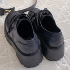 TRIOMPHE RANGERS DERBY WITH PERFORATED TRIOMPHE IN POLISHED BULL BLACK
