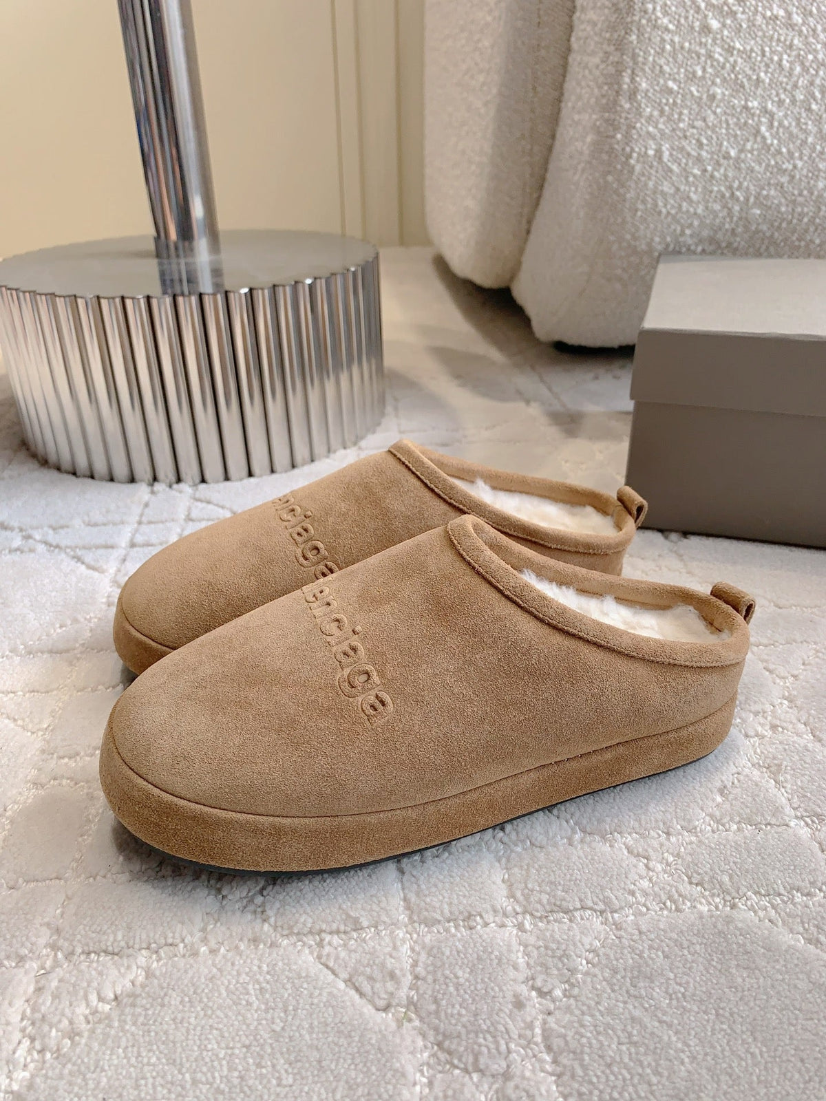 ALASKA SLIPPER IN CAMEL BROWN SUEDE