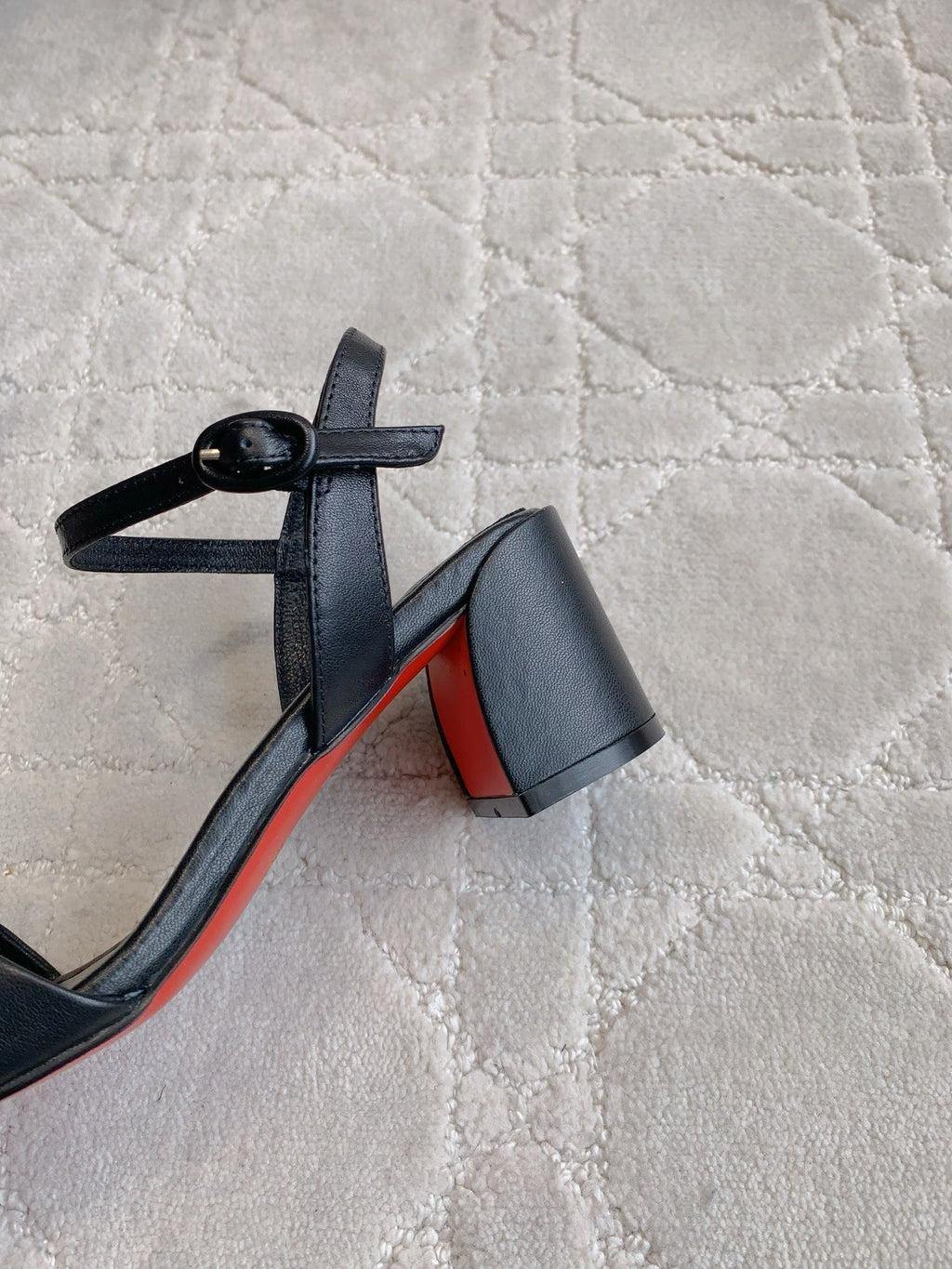 CL Simple Sandals Black Sheepskin 328455
