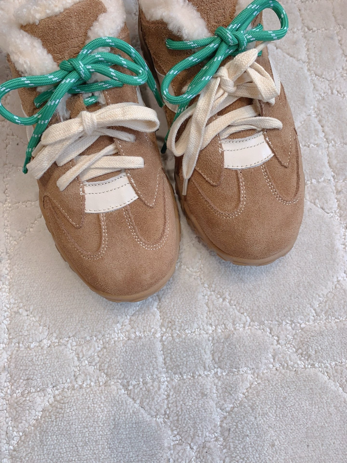 UGG Lanxuryee Cow Sneaker Brown Suede Shearling Lining 516901