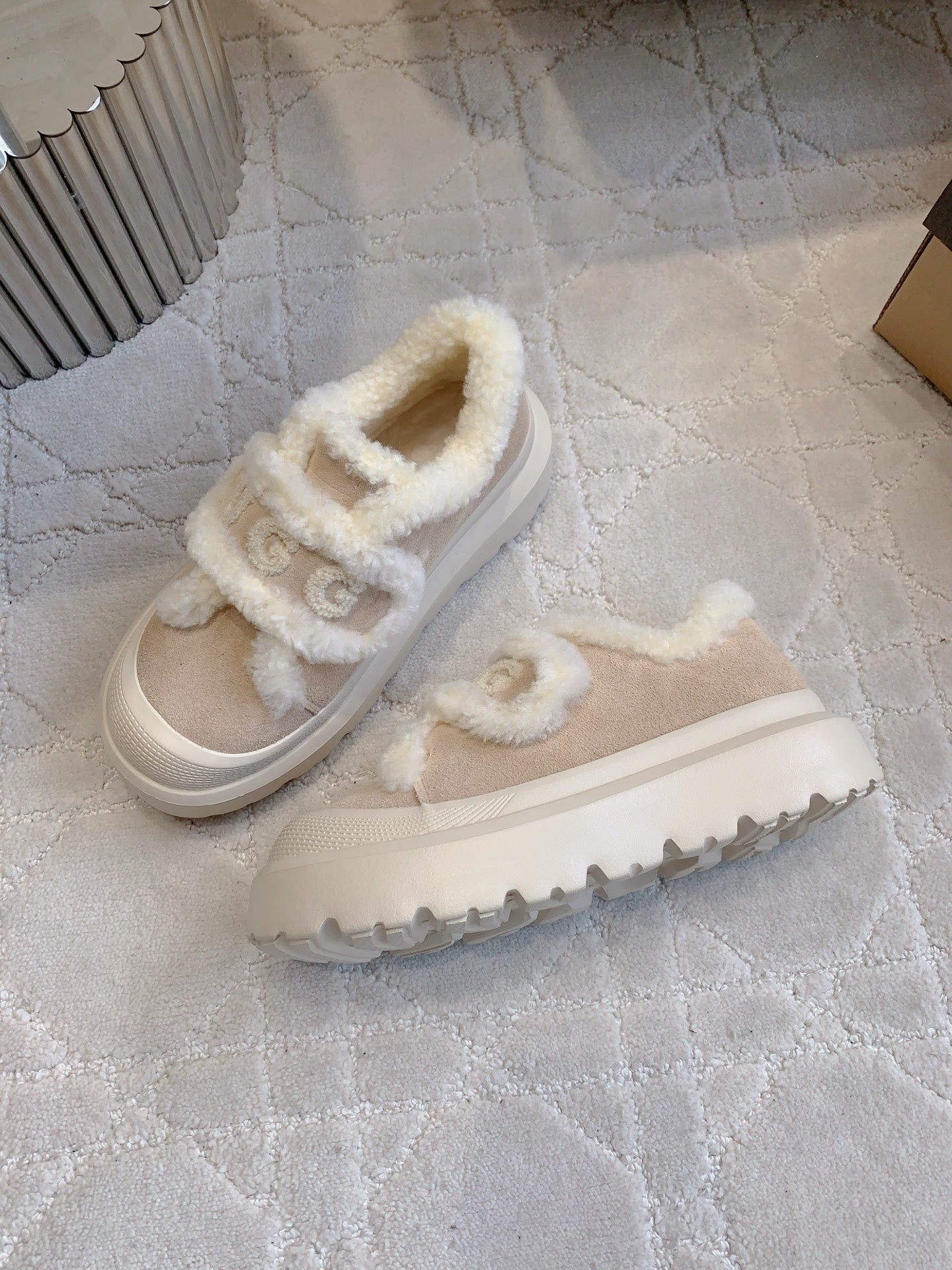 UGG Tazz Slipper Loafers  Beige  Suede and Fleece 516905