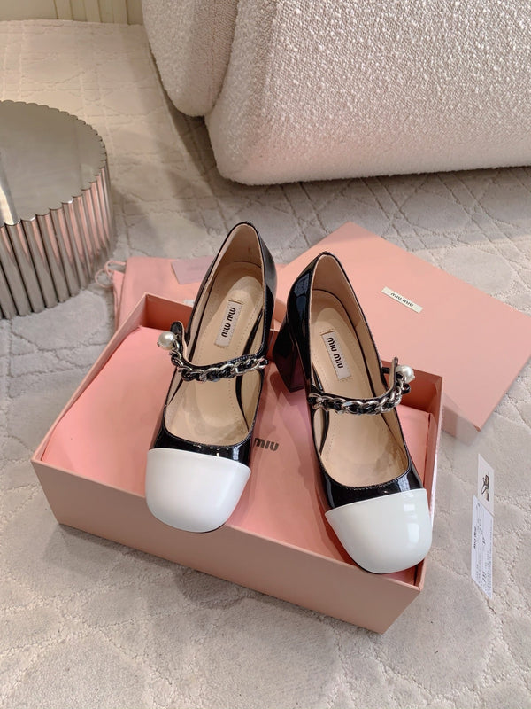 Miu Bicolor Cap-Toe Pump 7.5cm Black White Patent Leather 724260