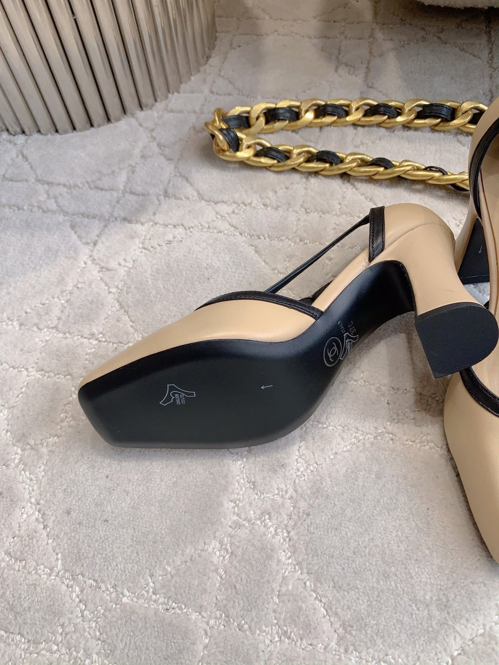 CC FW26 Square Cap Toe Slingback 8.5cm Black Beige Patent Leather 723689