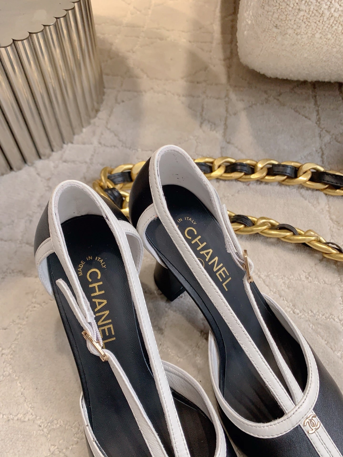 CC FW26 Square Cap Toe Slingback 8.5cm White Black Leather 723687