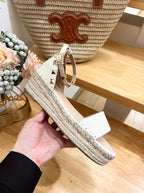 ROCKSTUD FLATFORM SANDAL IN WHITE CALFSKIN