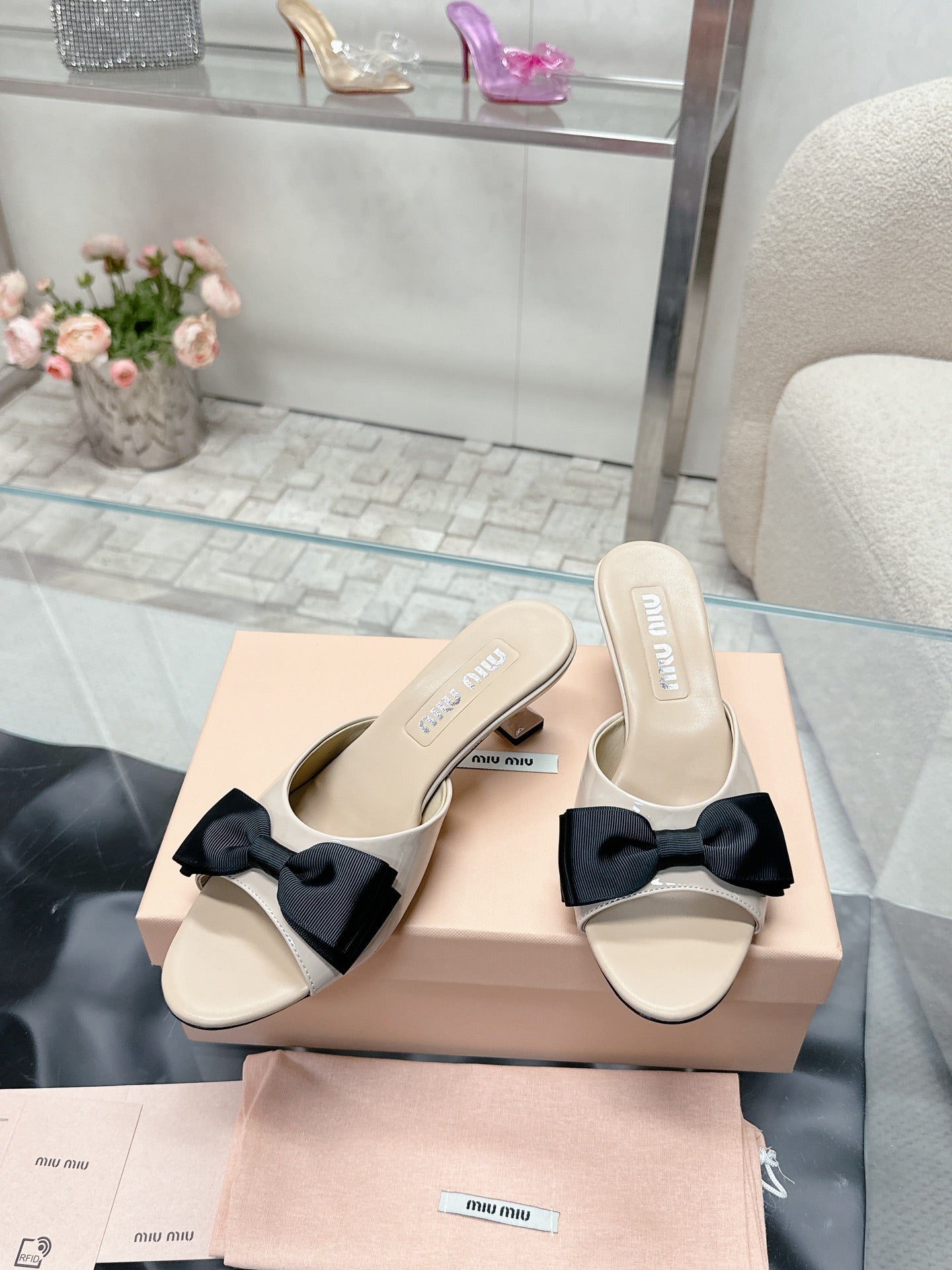 Miu Mordoré Black Bows Mules 50mm Beige Cowhide 445517