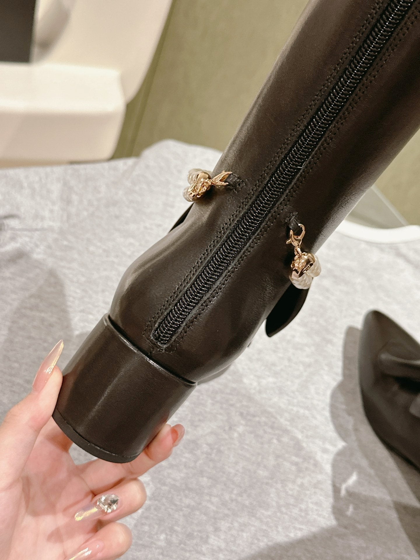 CC 24A Pearl Bow Knee-High Boots 65mm Black Sheepskin 447462