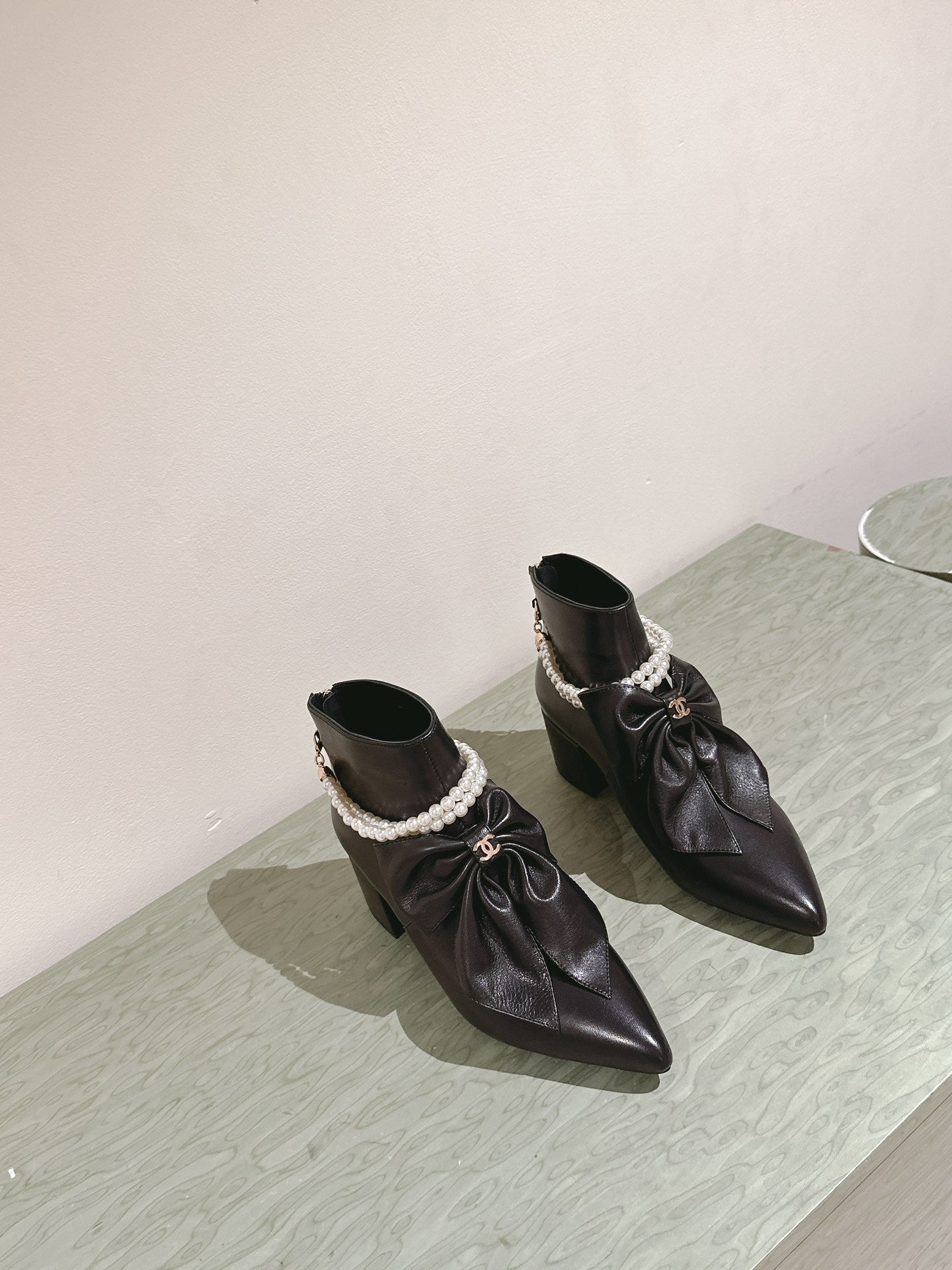 CC 24A Pearl Bow Ankle Boots 65mm Black Sheepskin 447468