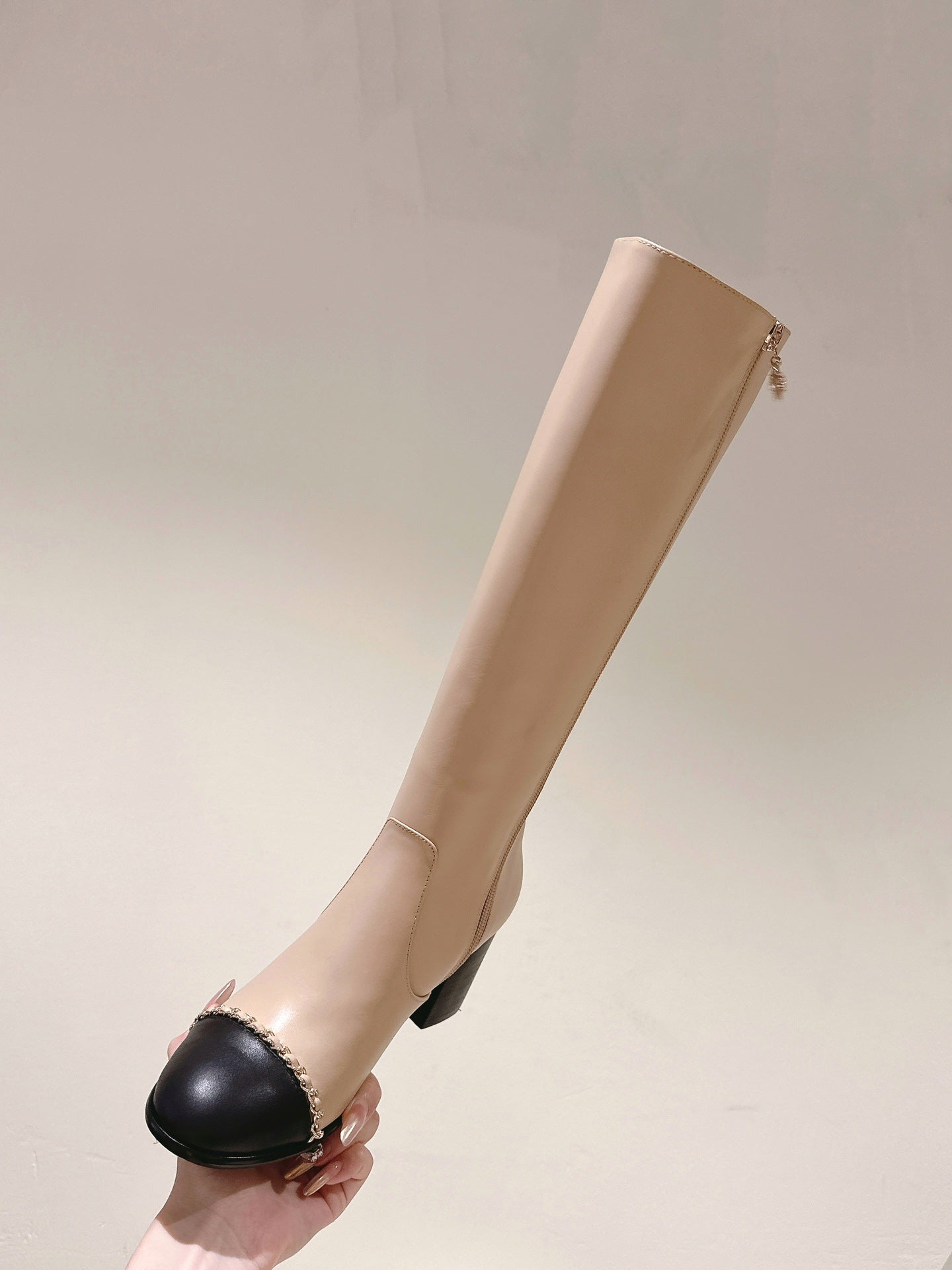 CC 24 FW Knee-High Boots with Chain 70mm Beige Black Cowhide 447185