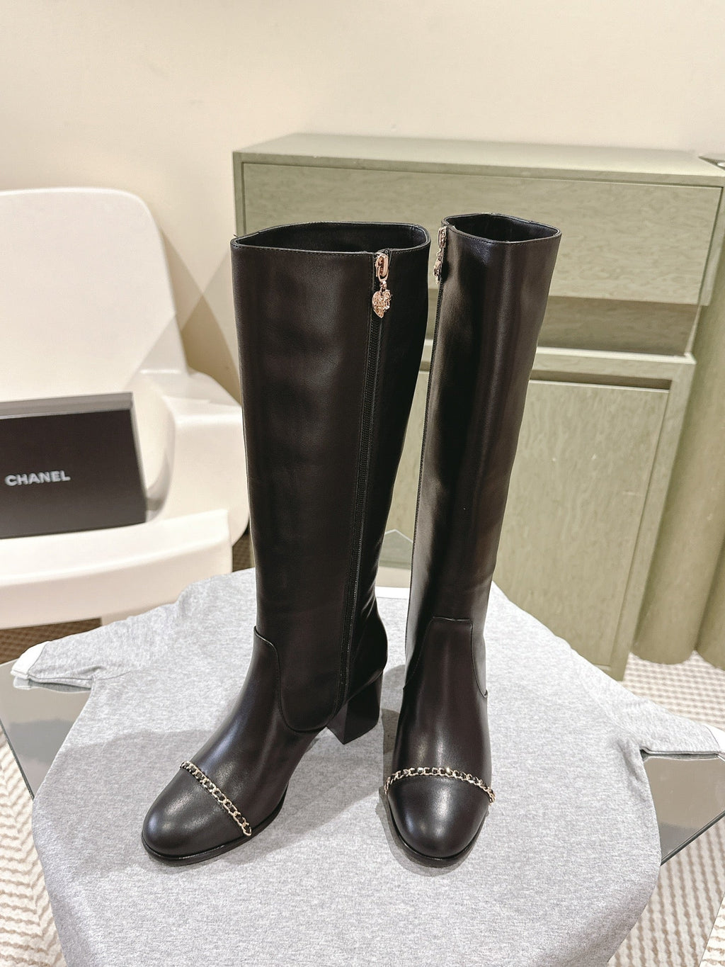 CC 24 FW Knee-High Boots with Chain 70mm Black Cowhide 447186