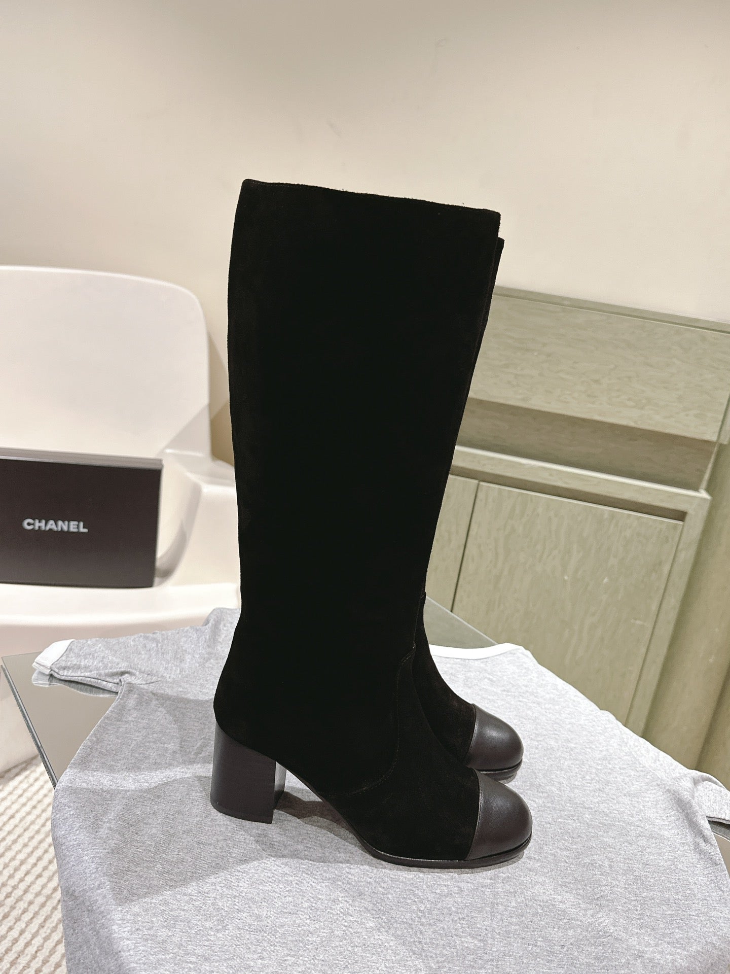 CC 24 FW Knee-High Boots 70mm Black Suede & Cowhide 447187