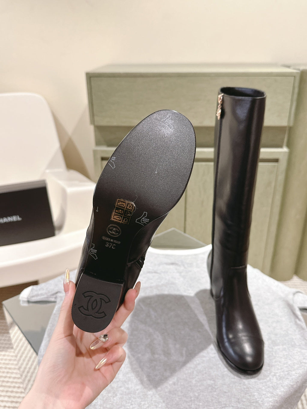 CC 24 FW Knee-High Boots 70mm Black Cowhide 447190