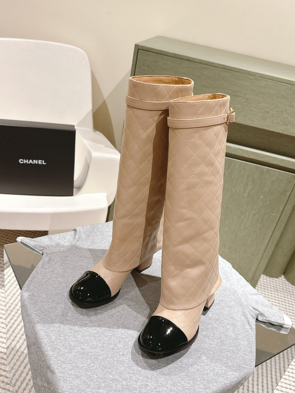 CC 24ss Fold-Over High Boots 40mm Beige Quilted Sheepskin 447475