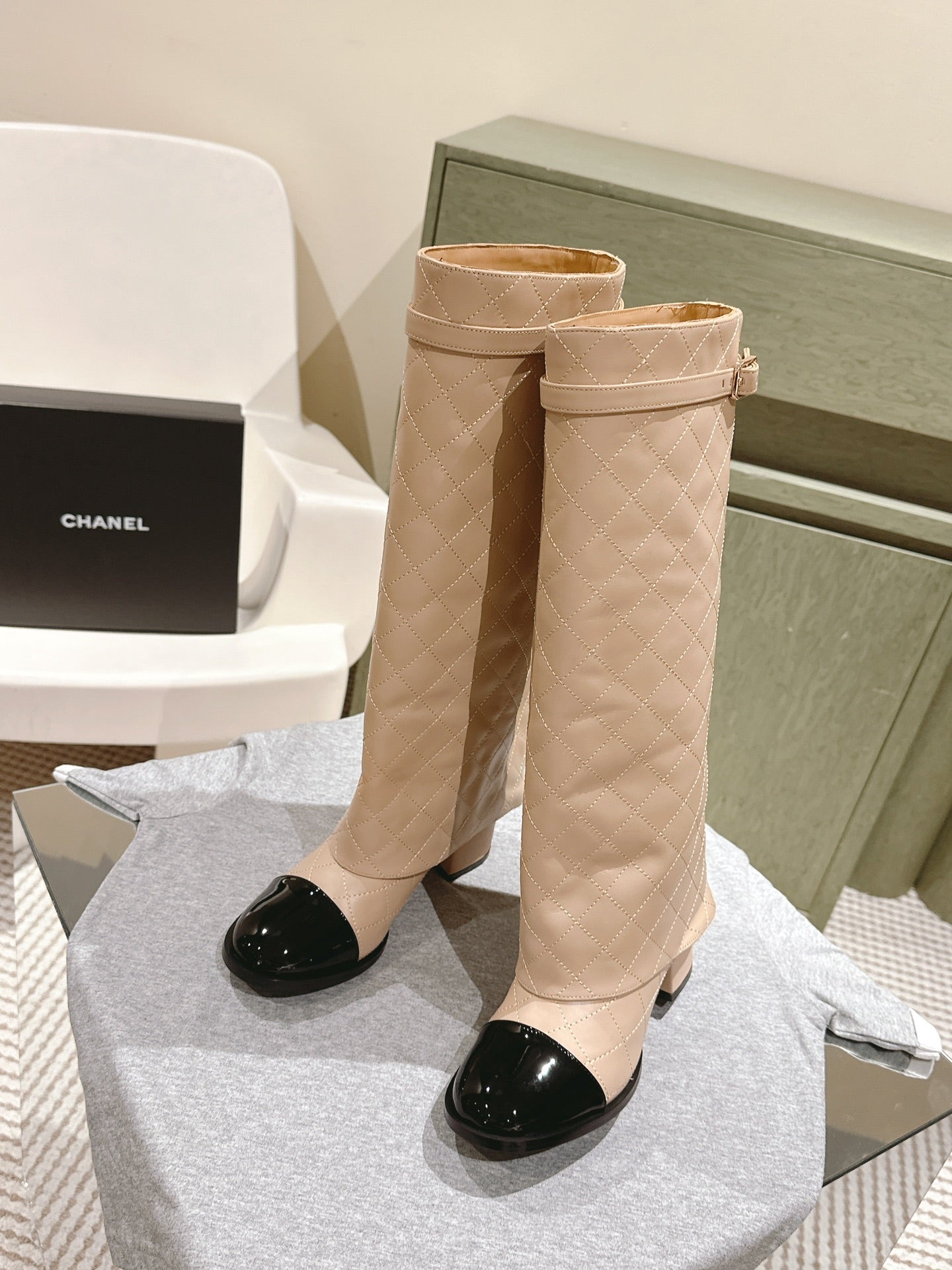 CC 24ss Fold-Over High Boots 40mm Beige Quilted Sheepskin 447475