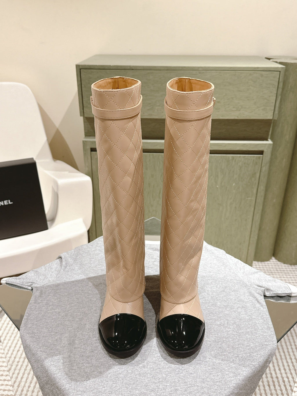 CC 24ss Fold-Over High Boots 40mm Beige Quilted Sheepskin 447475