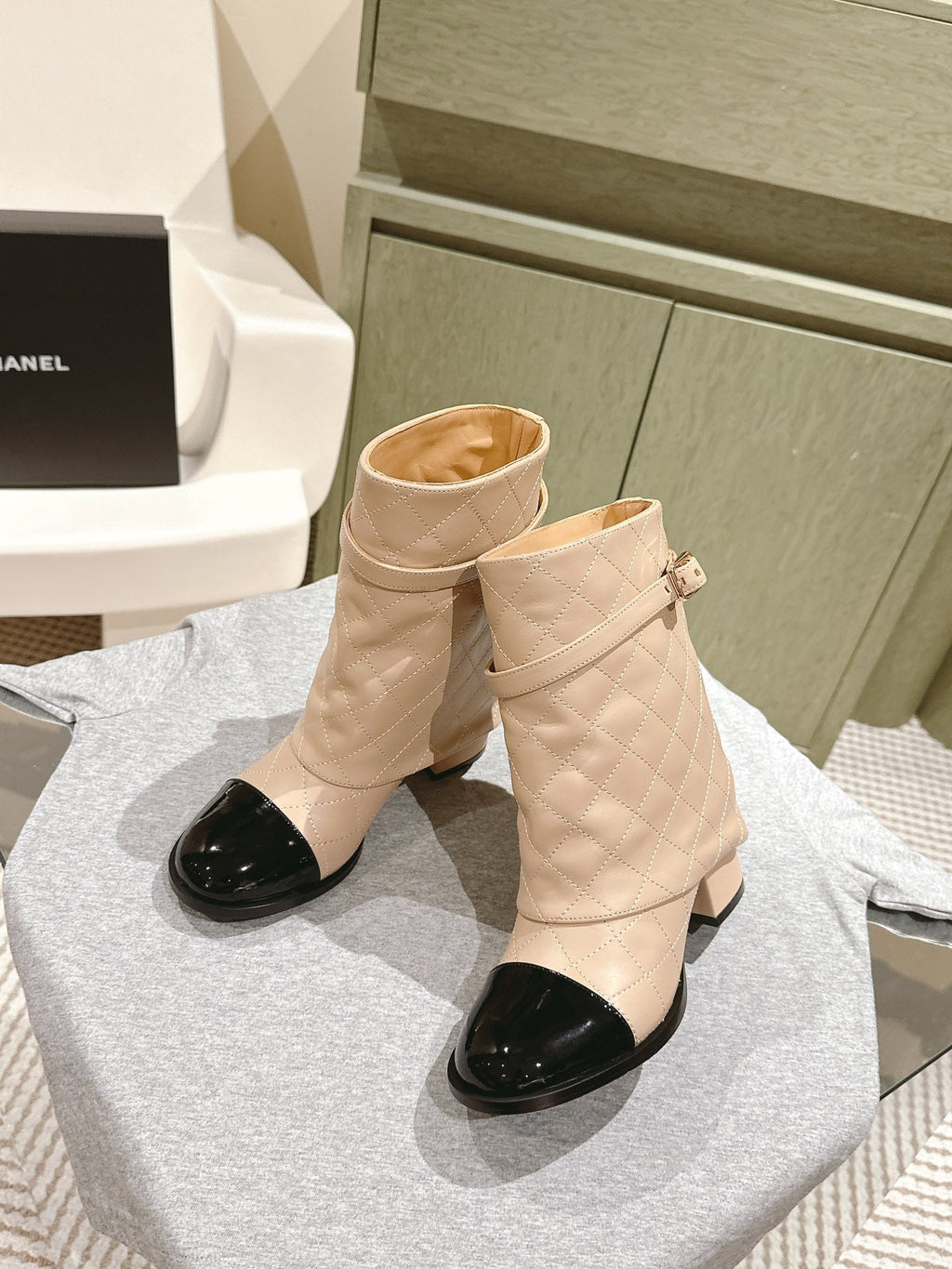 CC 24ss Fold-Over Low Boots 40mm Beige Quilted Sheepskin 447477