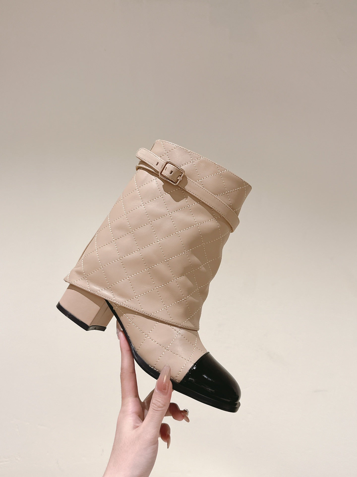 CC 24ss Fold-Over Low Boots 40mm Beige Quilted Sheepskin 447477
