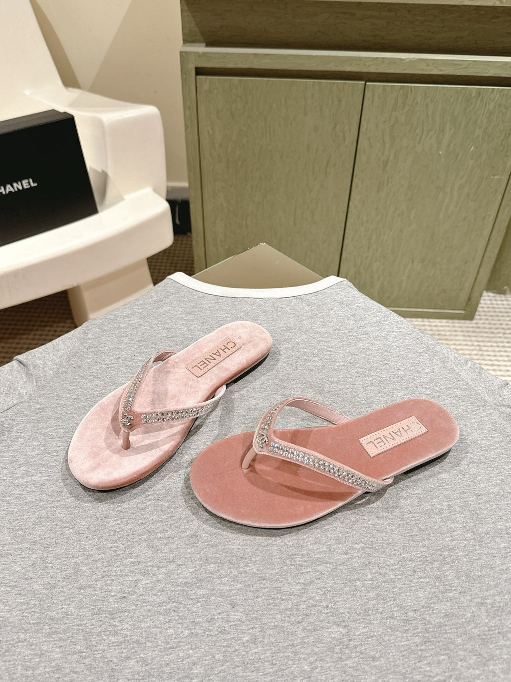CC 25ss Rhinestone Thong Sandal Pink Velvet 461636
