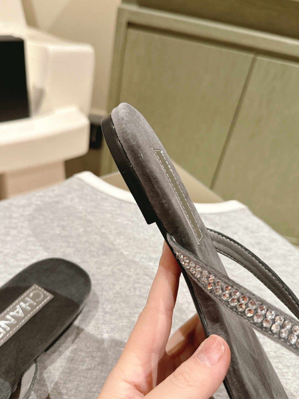 CC 25ss Rhinestone Thong Sandal Black Mix Grey Velvet 461635
