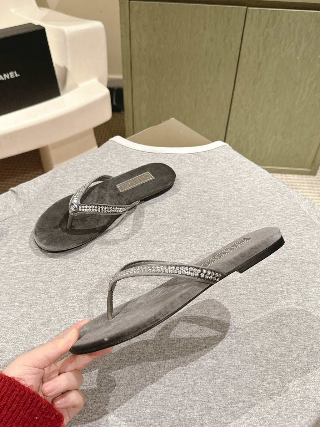 CC 25ss Rhinestone Thong Sandal Black Mix Grey Velvet 461635