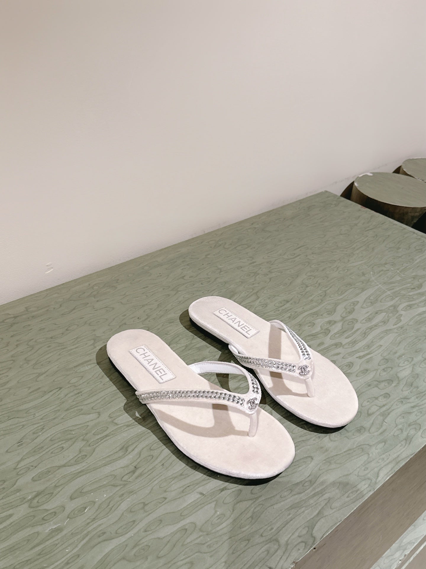 CC 25ss Rhinestone Thong Sandal Beige Velvet 461636