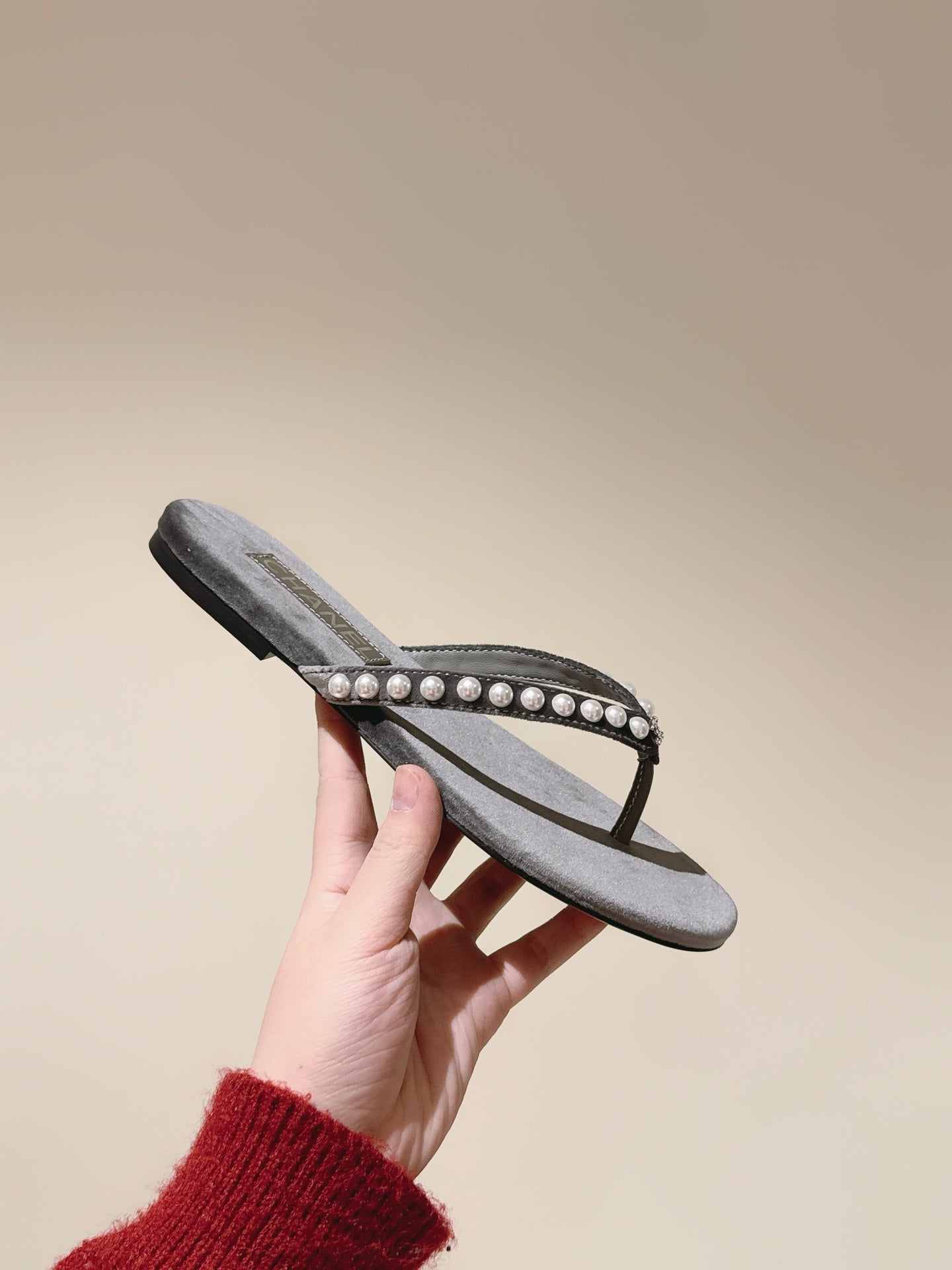 CC 25ss Pearl Thong Sandal Black Mix Grey Velvet 461640