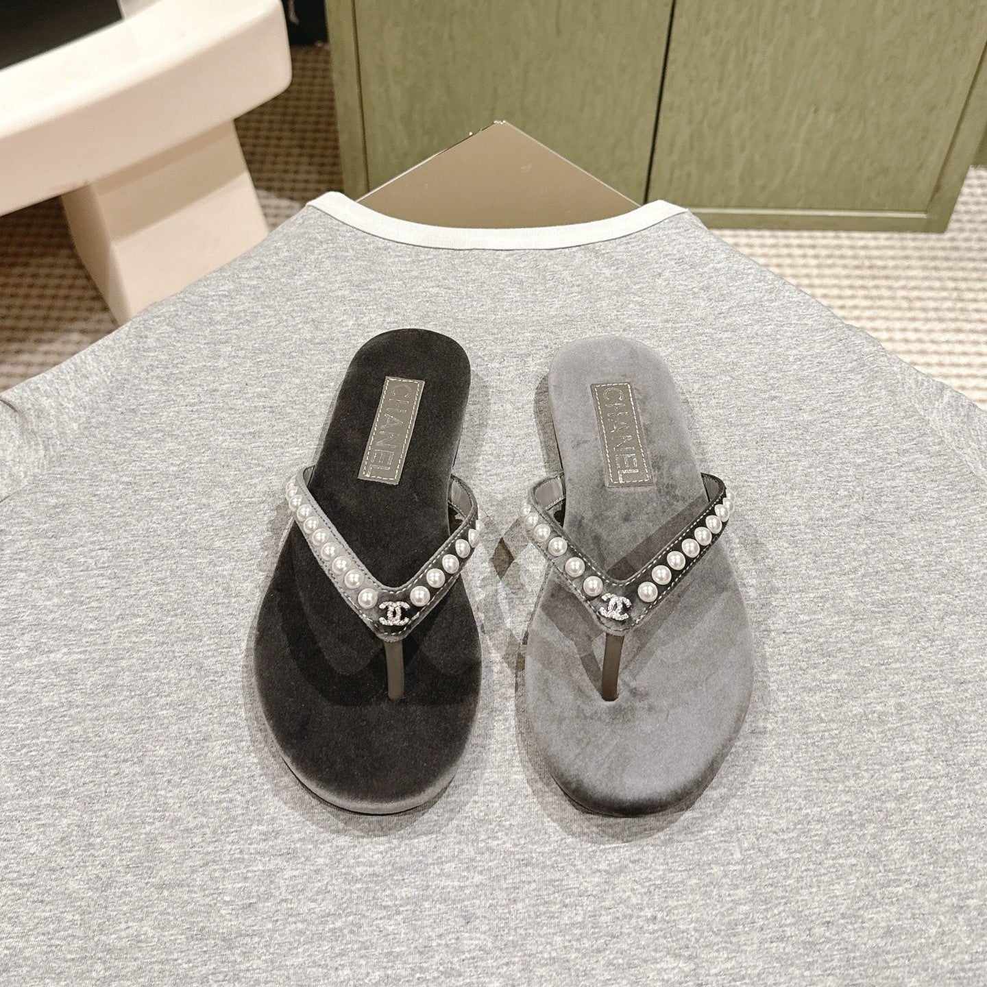 CC 25ss Pearl Thong Sandal Black Mix Grey Velvet 461640