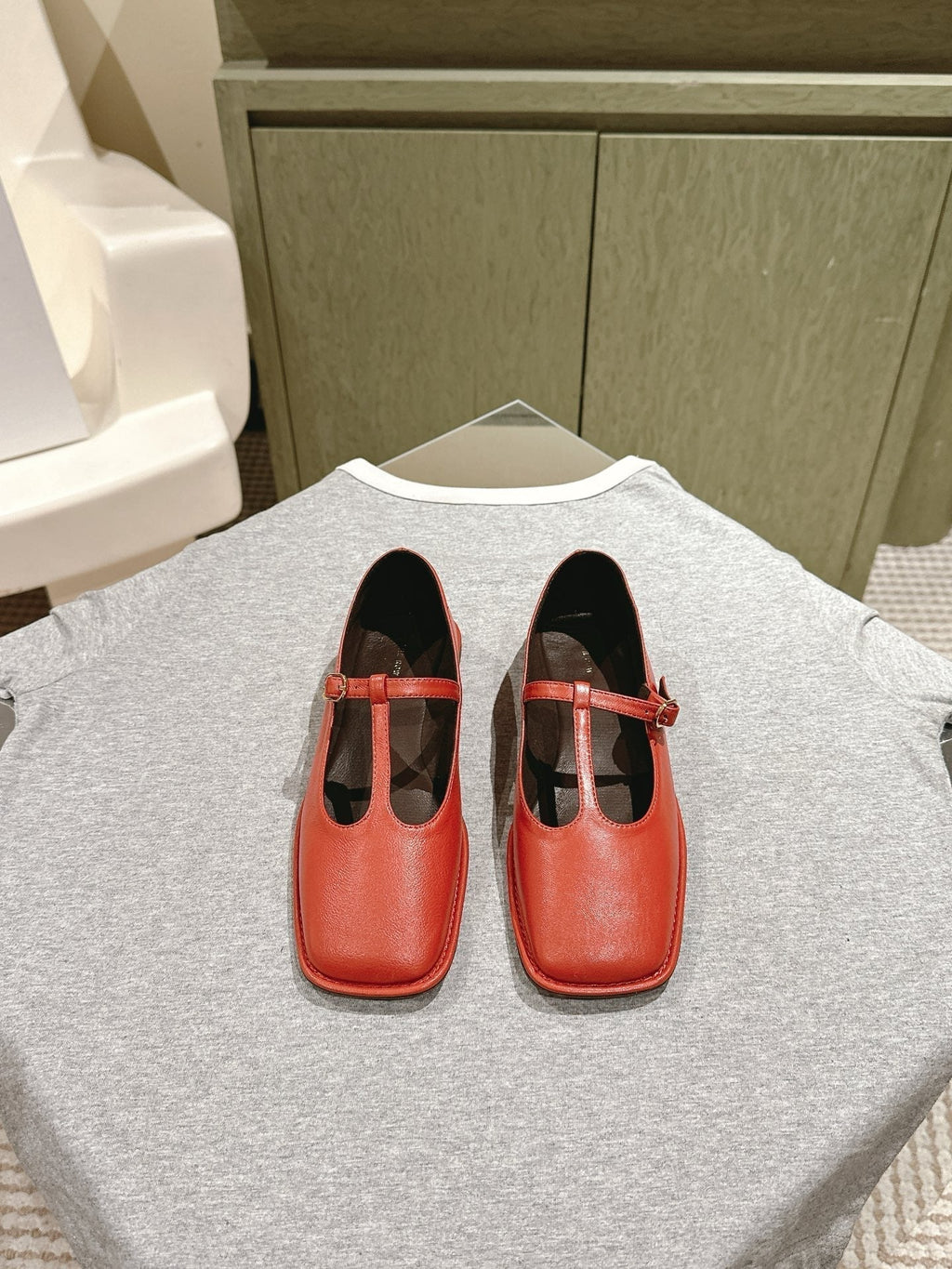The Row Square T-Strap Flat Red 451285