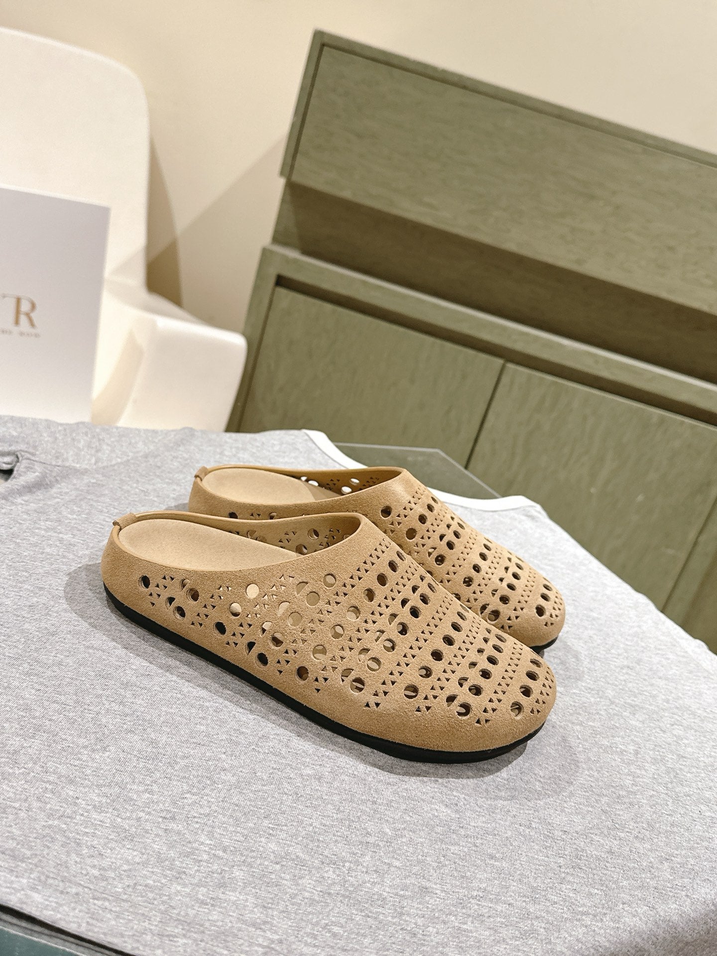 The Row 25ss Perforated Mule 20mm Beige Suede 451272