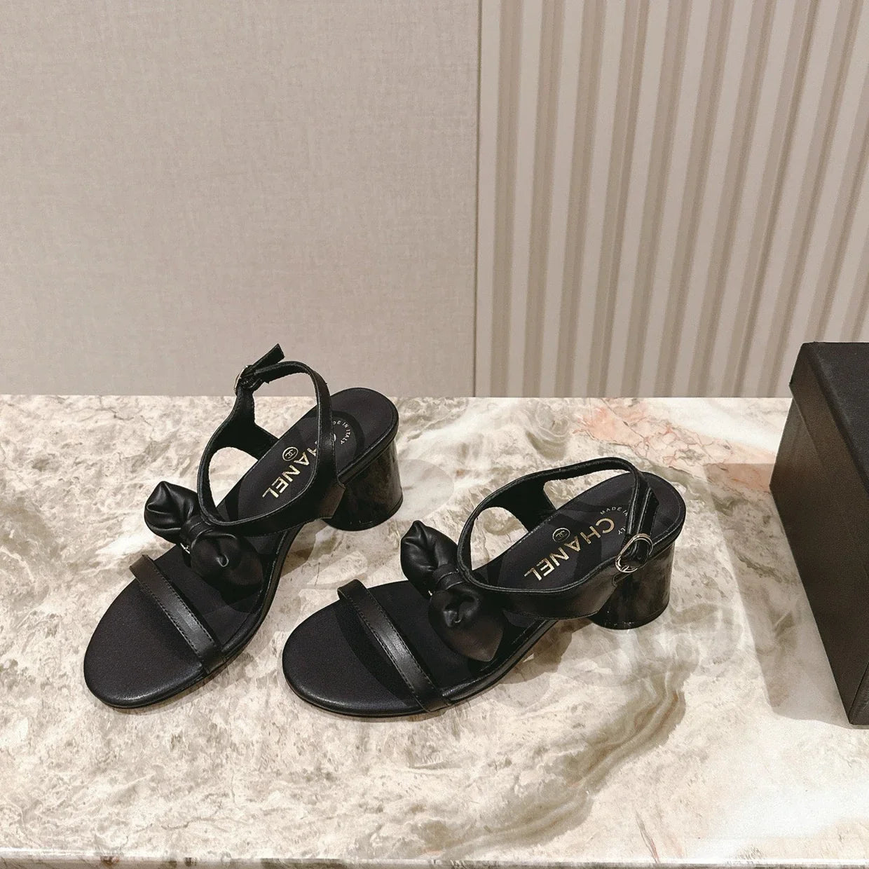 CC 26s Bow Sandals 55 Black Cowhide 658467