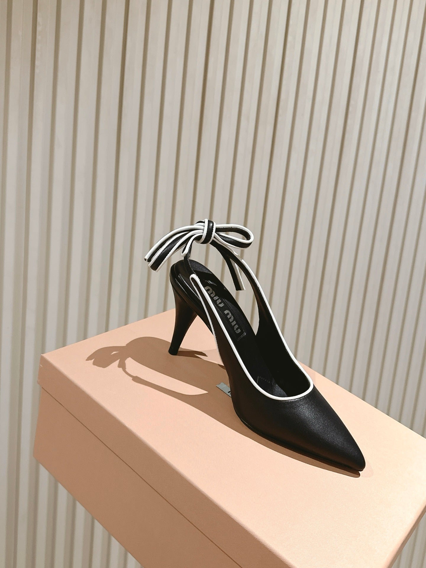Miu Mordoré Pointed Toe Slingback Pumps 85mm Black Cowhide Sheepskin 445788