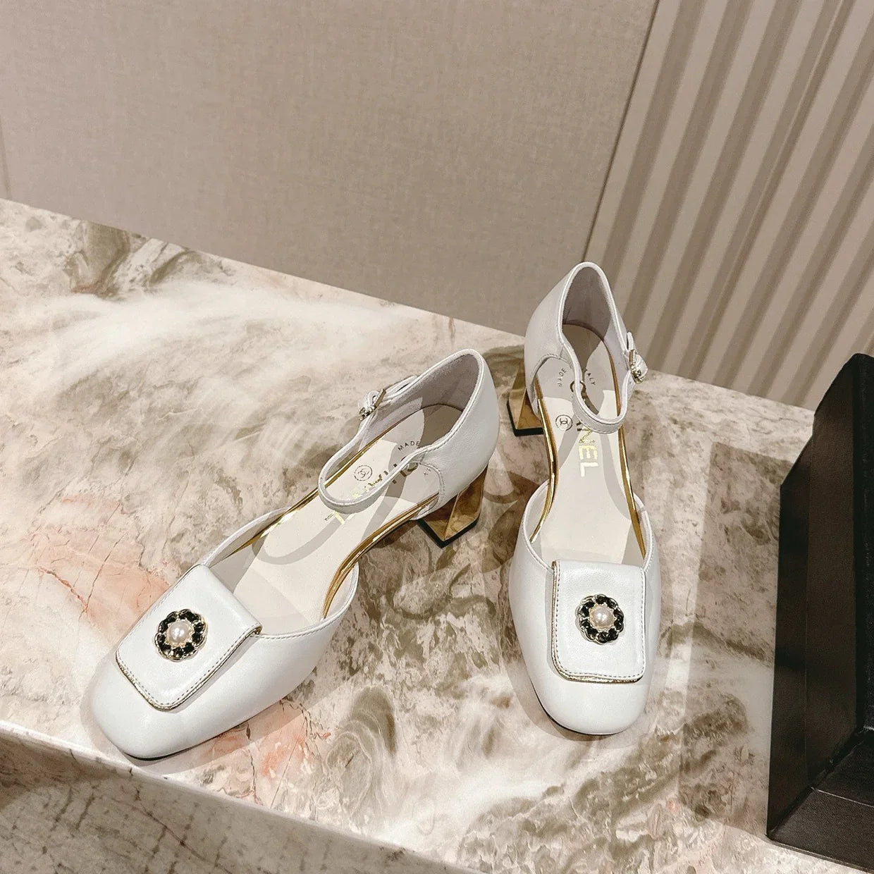 CC 26s Mary Jane Sandals 65 White Sheepskin 658472