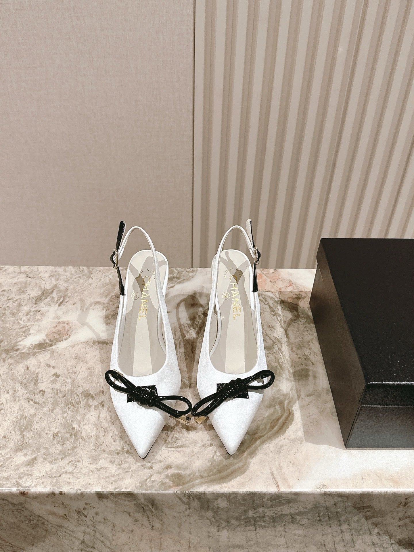 CC 25ss Bow Tie Slingbacks 85mm White Satin & Patent Leather 447412