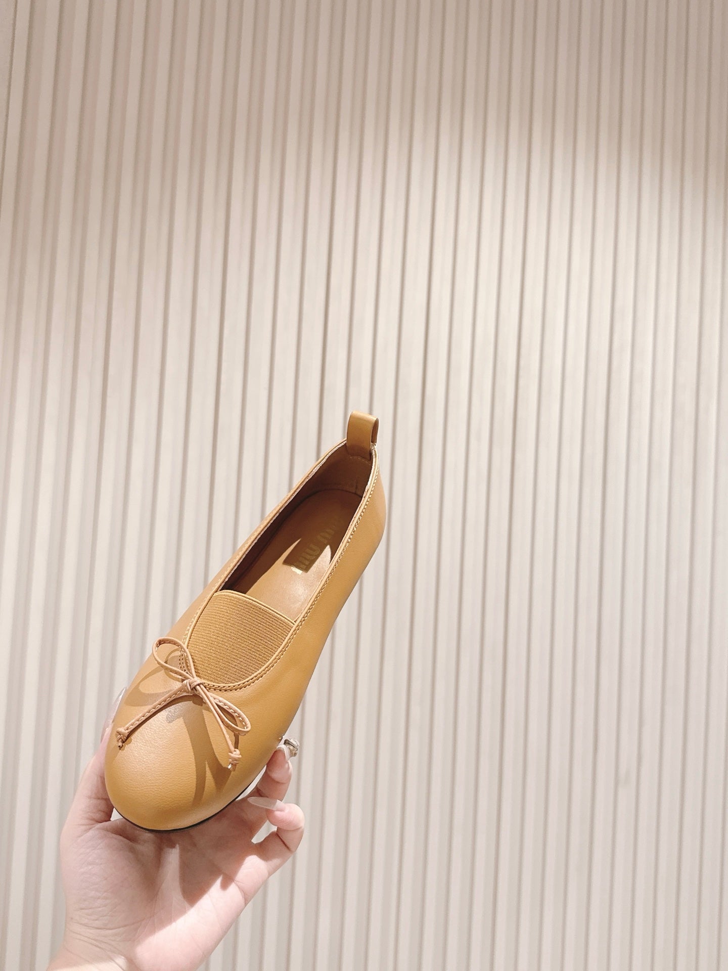Miu Élan Bow-Detail Ballet Flat Light Brown Cowhide 445802