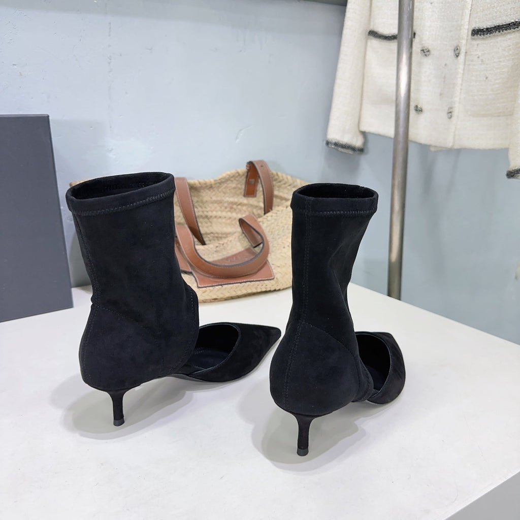 Alaia's new fall/winter ankle boots black suede 388513