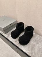 ALASKA BOOTIE IN BLACK SUEDE AND WOOL LINING