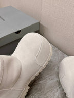 ALASKA BOOTIE IN WHITE SUEDE AND WOOL LINING