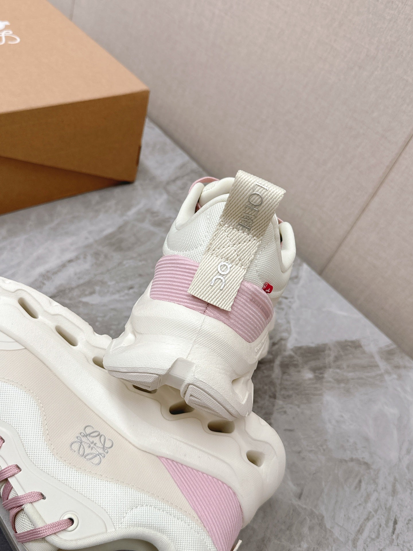 RUN SNEAKER IN PASTEL GRAY MIX BABY PINK SUEDE AND MESH FABRIC
