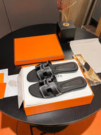 0RAN SANDAL Calfskin Black