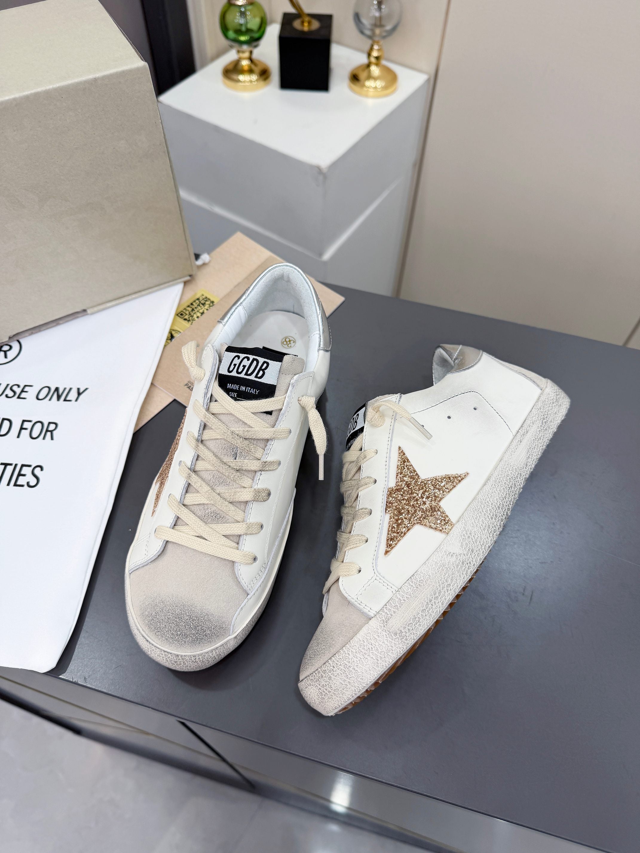 Golden Goose 26s Superstar Sneakers White Gold Glitter Leather 735895