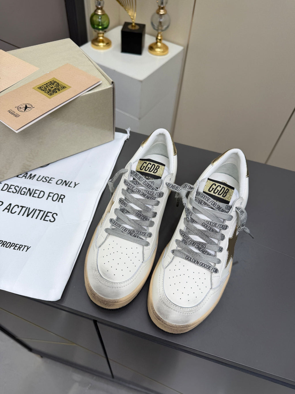 Golden Goose 26s Ball Star Sneakers Golden White Leather 735902