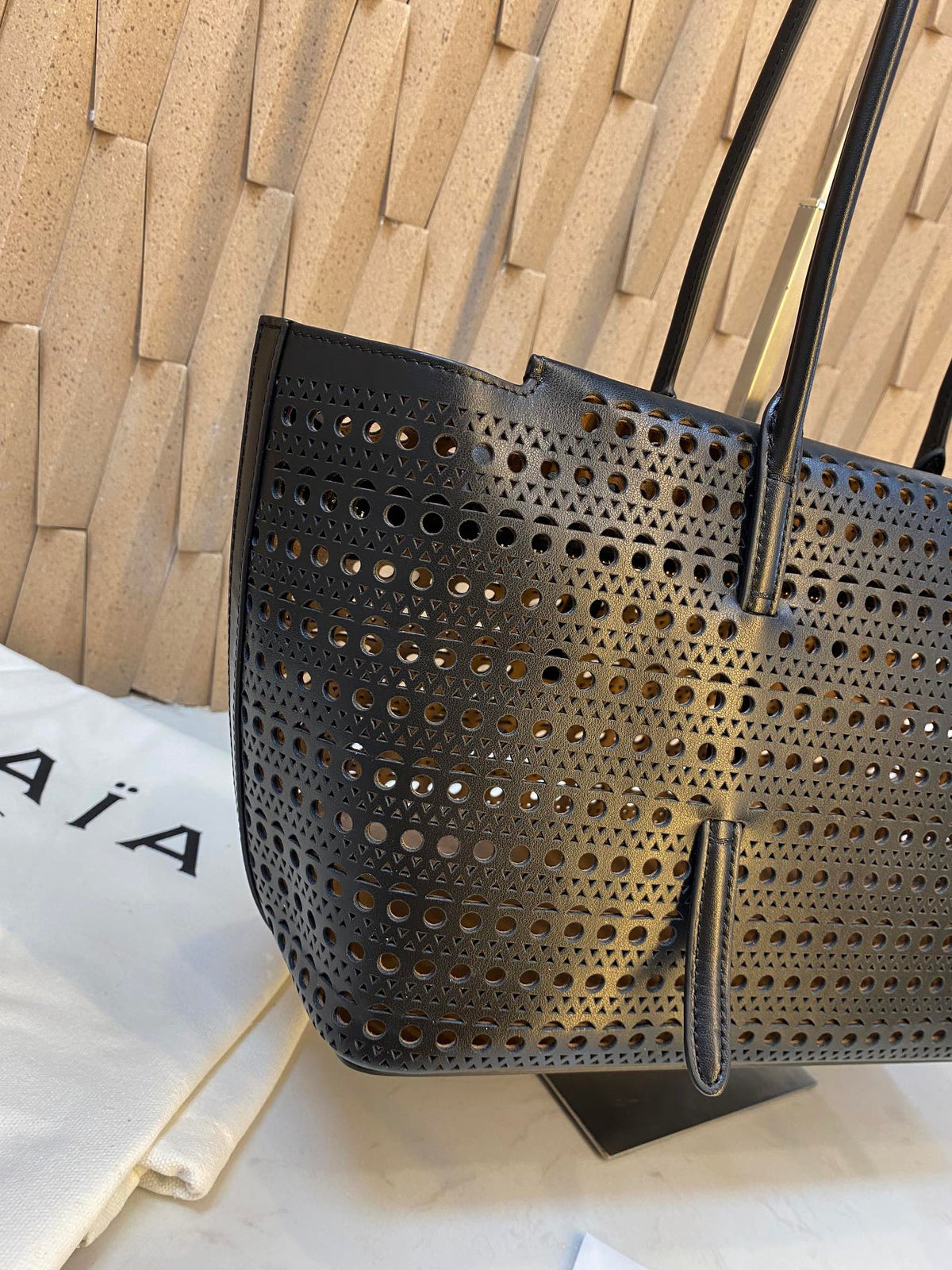 NEO MINA 32 BAG IN BLACK VIENNE CALFSKIN