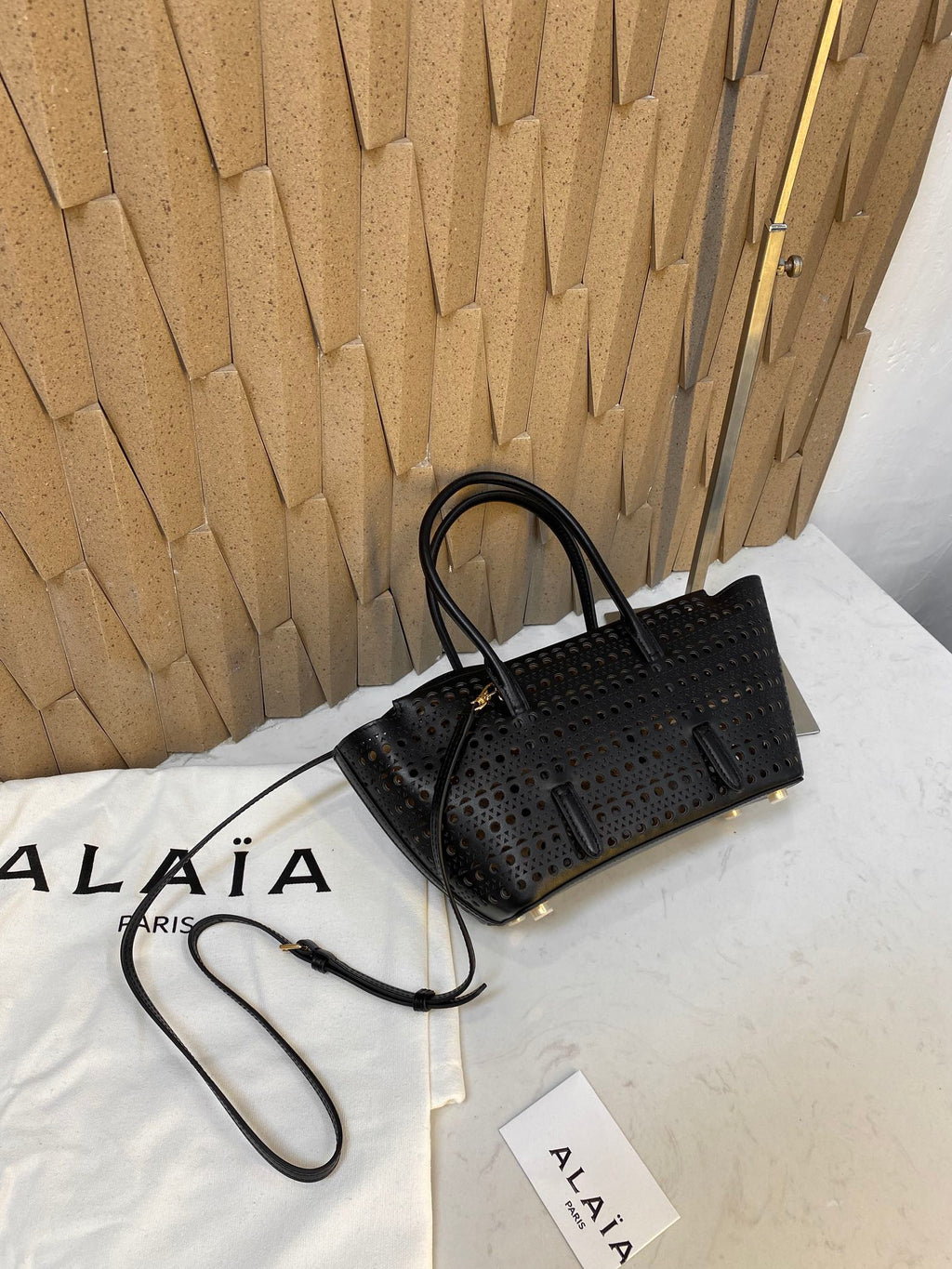 NEO MINA 20 BAG IN BLACK VIENNA CALFSKIN