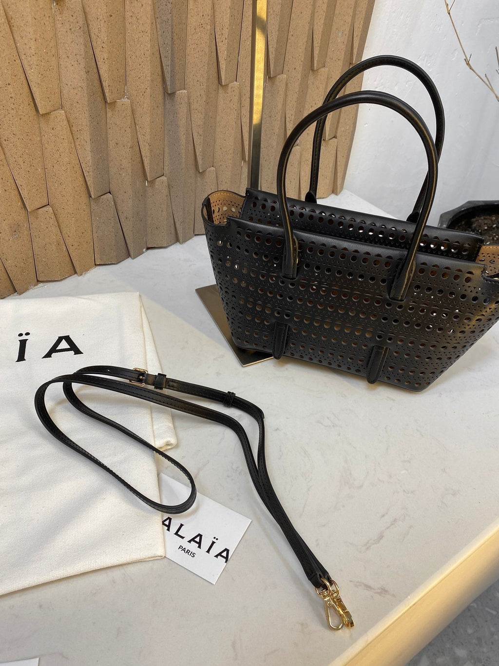NEO MINA 20 BAG IN BLACK VIENNA CALFSKIN