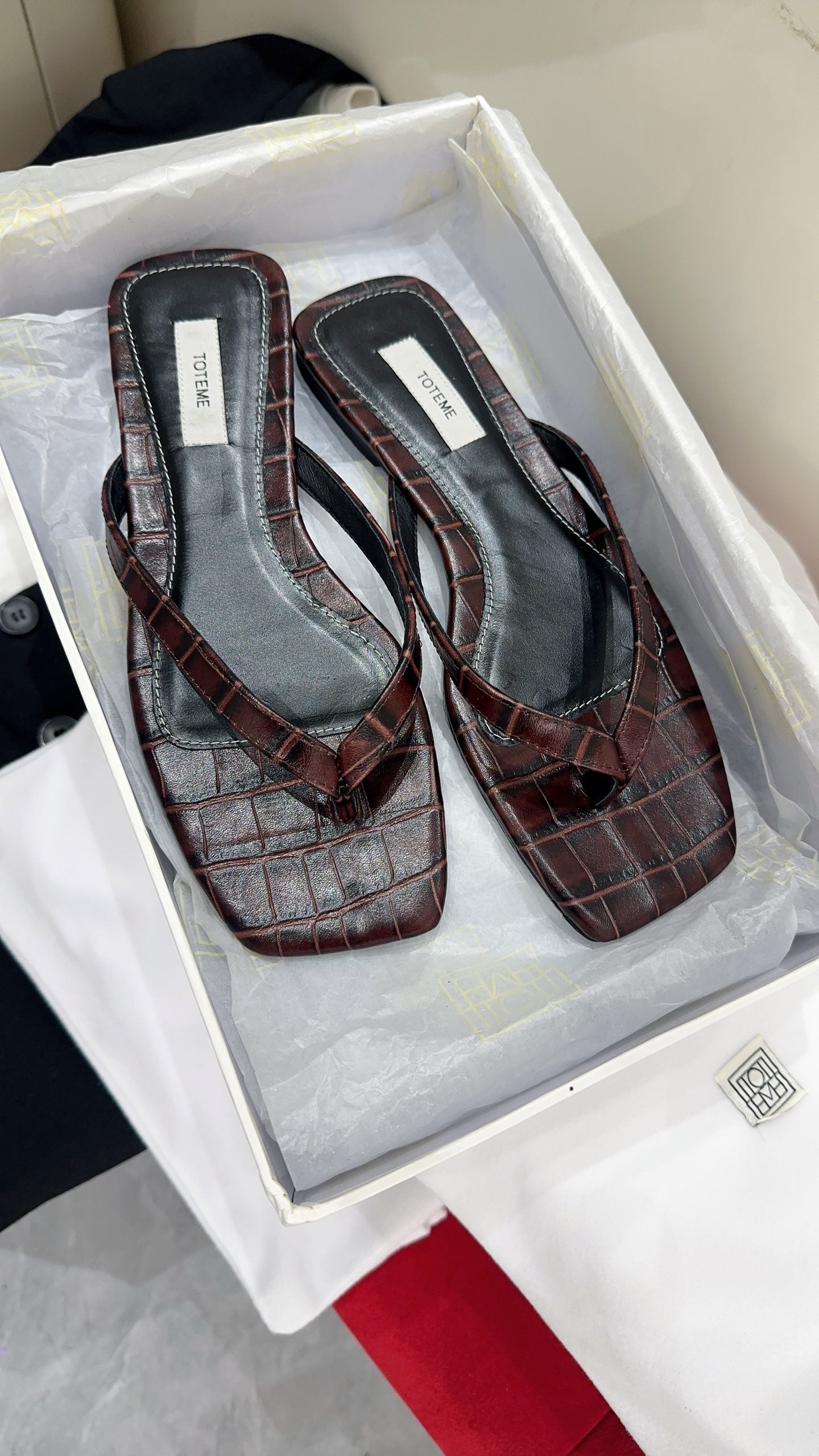 Totem Thong Sandals Burgundy Croc-Effect Leather 751655