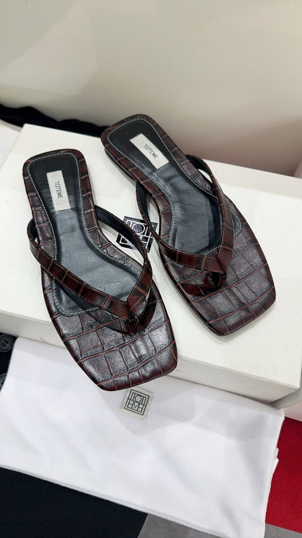 Totem Thong Sandals Burgundy Croc-Effect Leather 751655