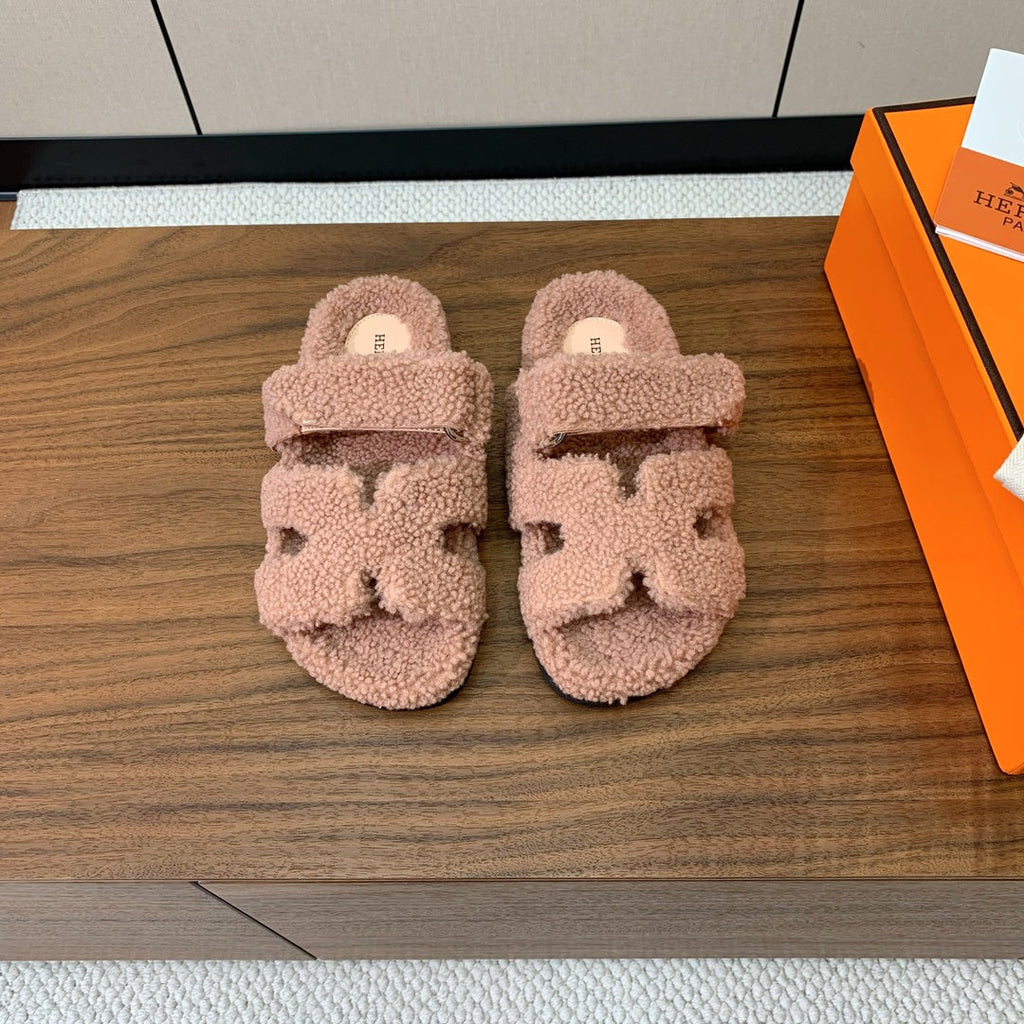 HM Chypre Sandal In Light Pink Lamb Wool  984184