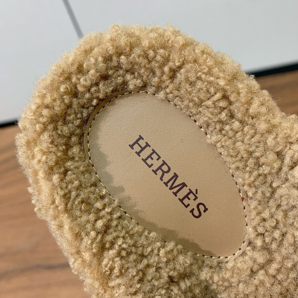 HM Chypre Sandal In Light Brown Lamb Wool 984186