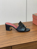 LP 2025 Sandal Black Ostrich-patterned Cowhide Leather 357859
