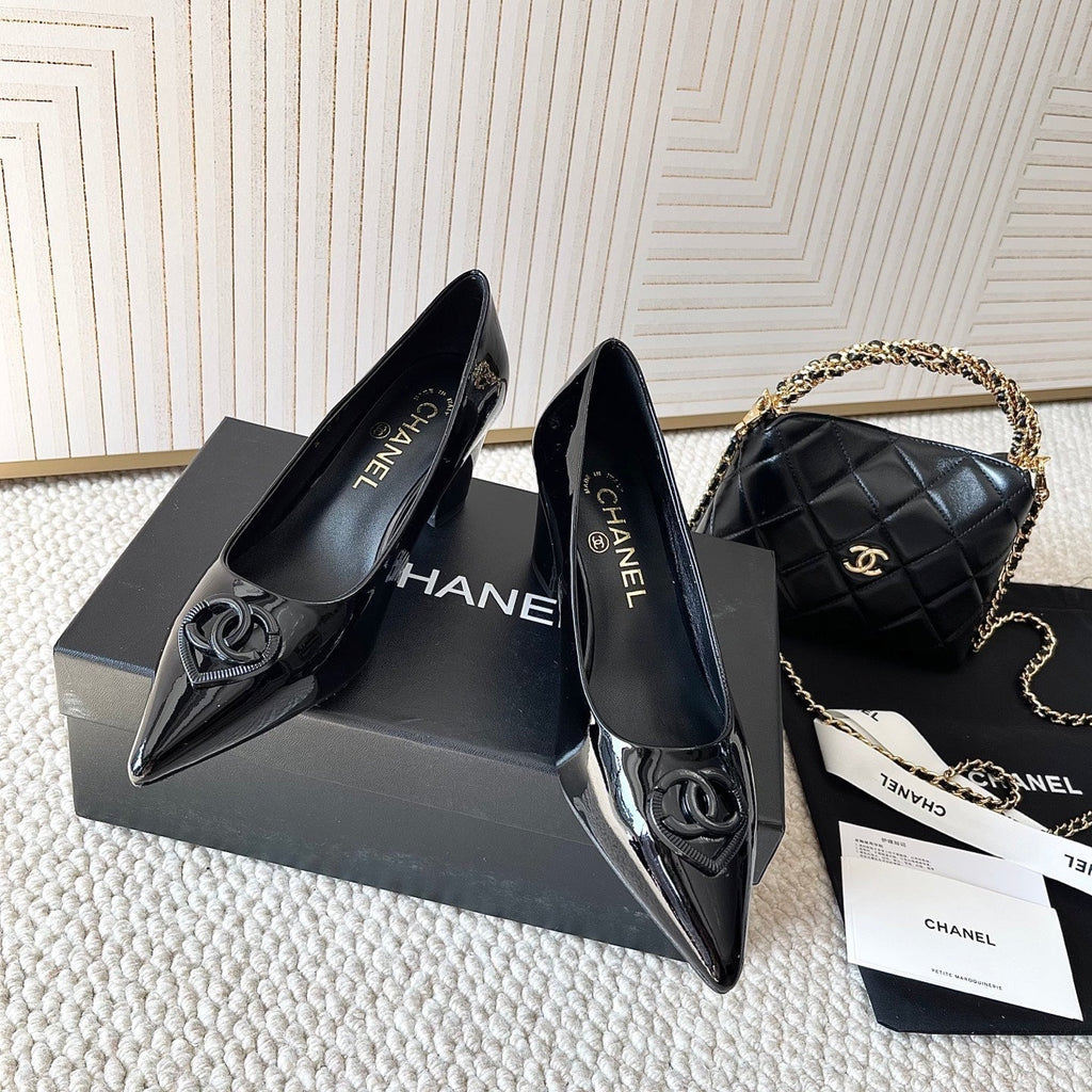 CC 26s Pointed-Toe Pump Black Patent Leather 787144